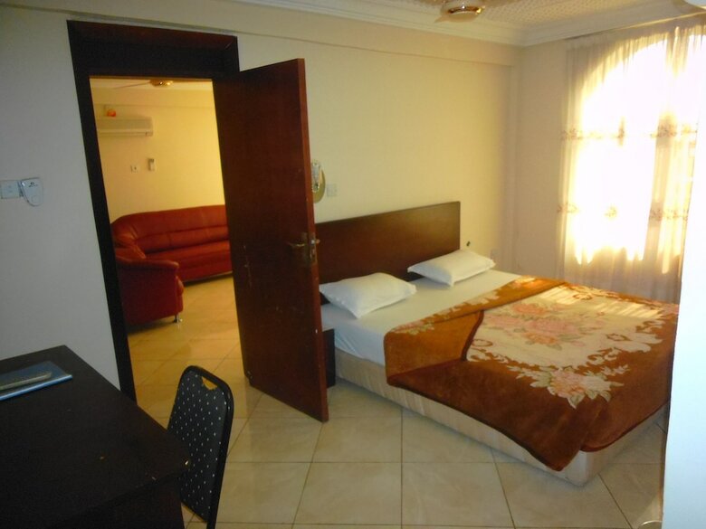 Wadoma Royale Hotel
