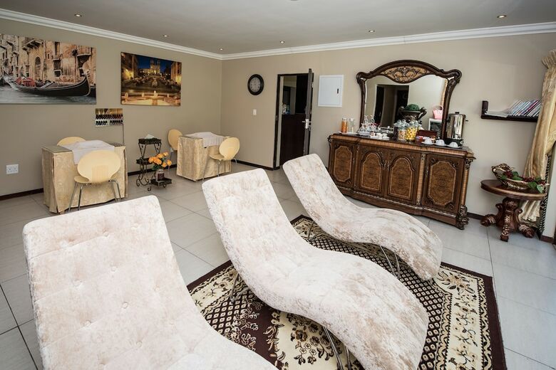Apartamentos First Group Qwantani