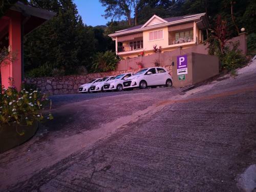 Bed & Breakfast Glacis Heights Villa