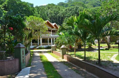 Hostal Calou Guest House