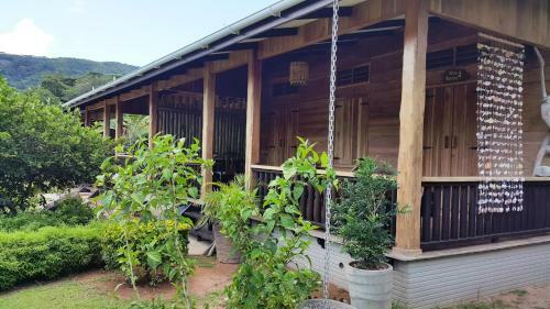La Digue Holiday Villa