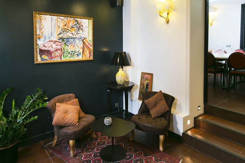 Hotel Neuville Arc de Triomphe