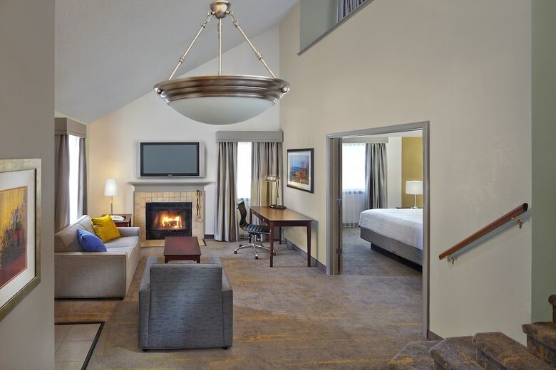 Aparthotel New Haven Village Suites