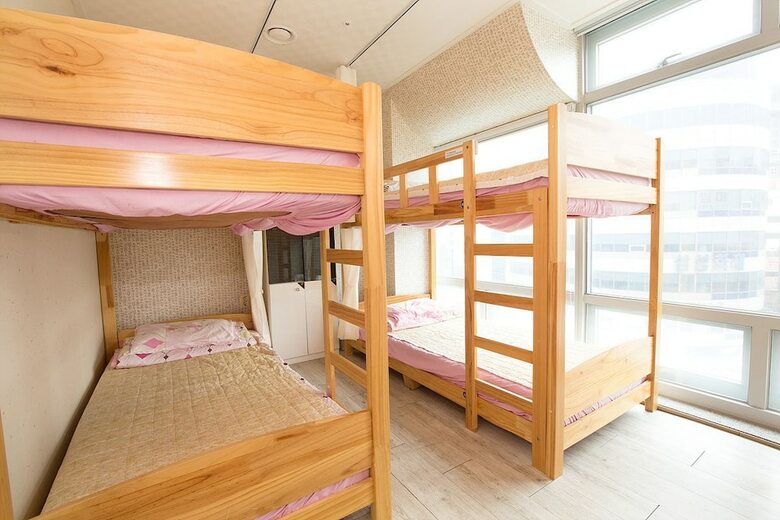 Hostal With Guesthouse