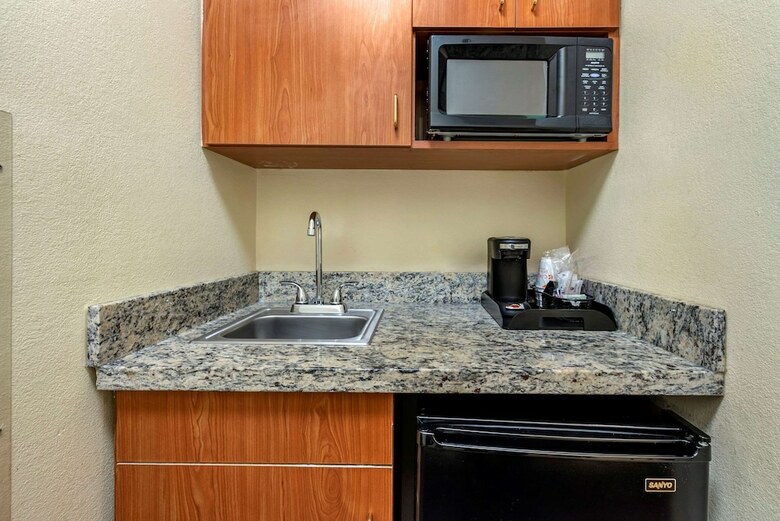 Hotel Comfort Suites Newark - Harrison