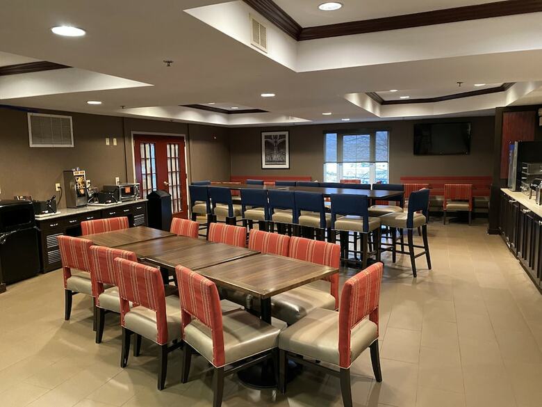 Hotel Comfort Suites Newark - Harrison