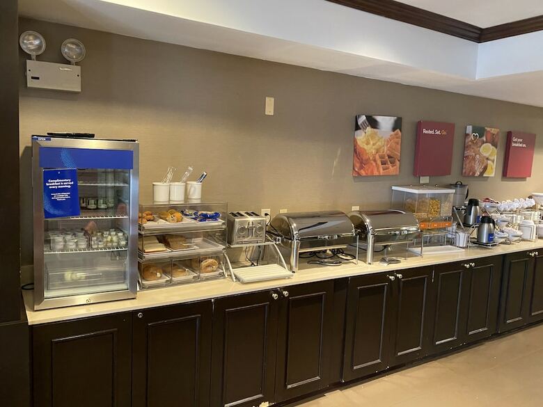 Hotel Comfort Suites Newark - Harrison