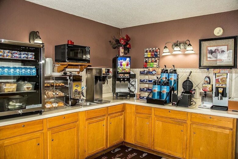 Hotel Americas Best Value Inn & Suites Detroit Lakes