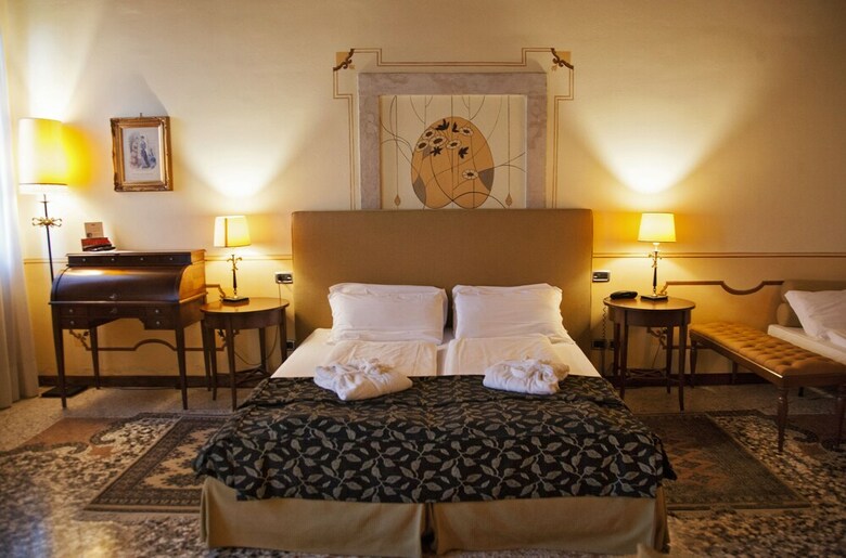 Hotel Villa Policreti