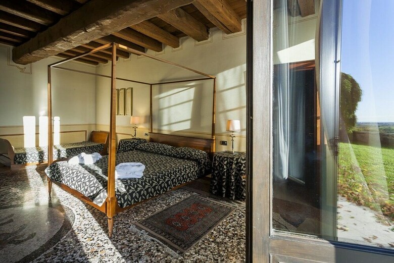 Hotel Villa Policreti