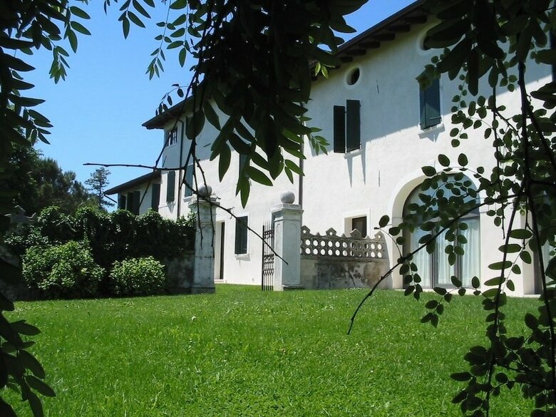 Hotel Villa Policreti