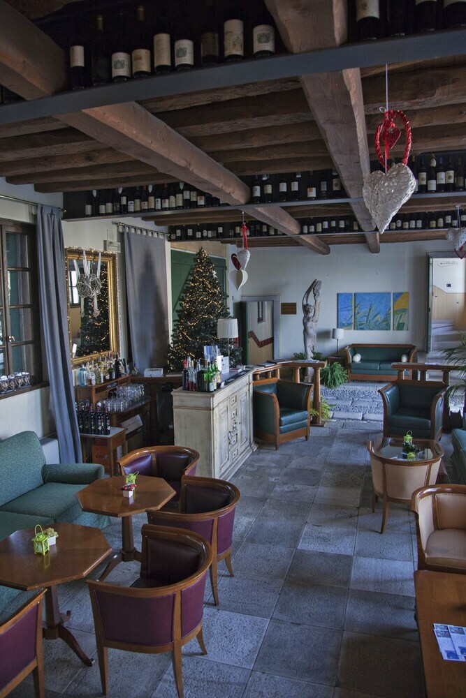 Hotel Villa Policreti