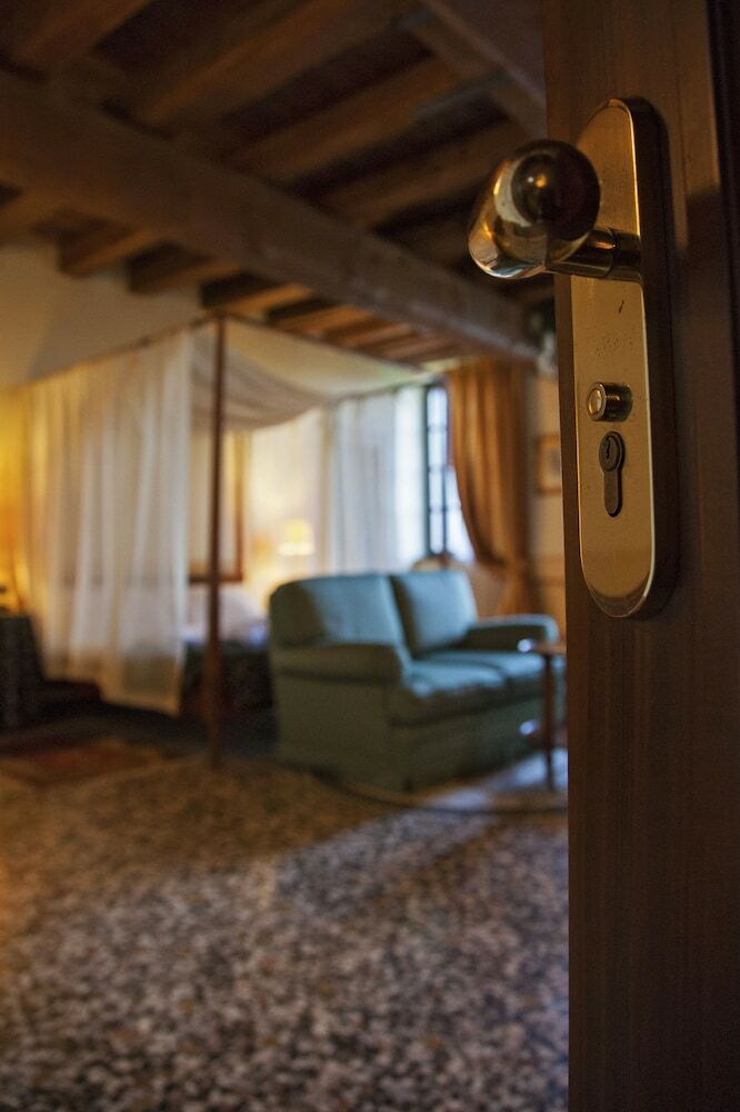 Hotel Villa Policreti