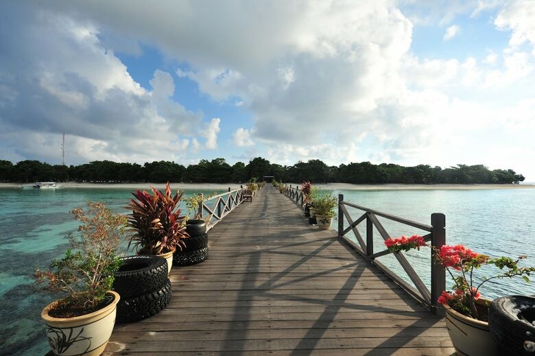Hotel Pom Pom Island Resort