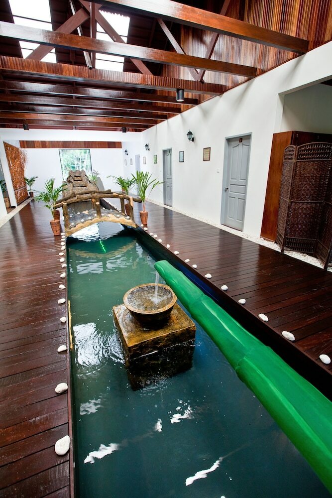 Hotel Pom Pom Island Resort