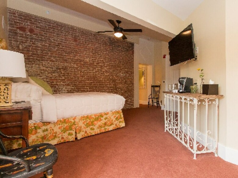 Posada Hotel Broad Ripple Llc