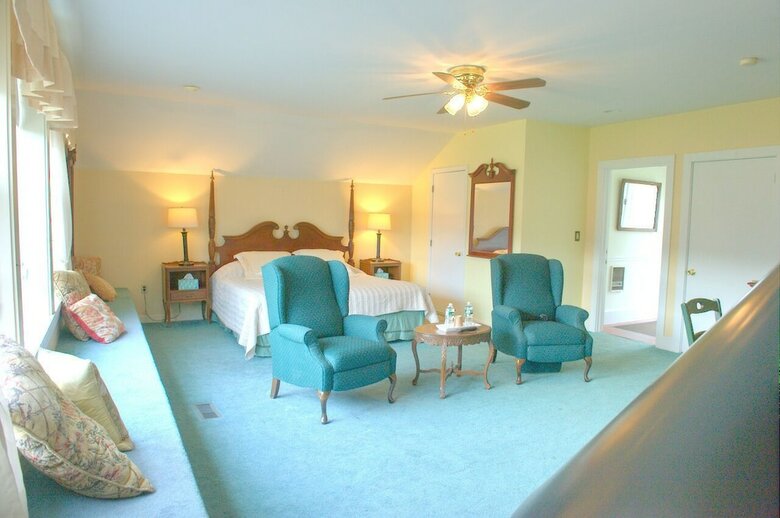 Bed & Breakfast Blackberry River Inn