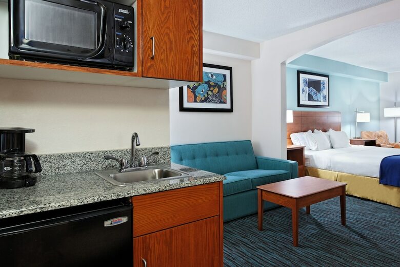 Holiday Inn Express Hotel & Suites Richmond-brandermill