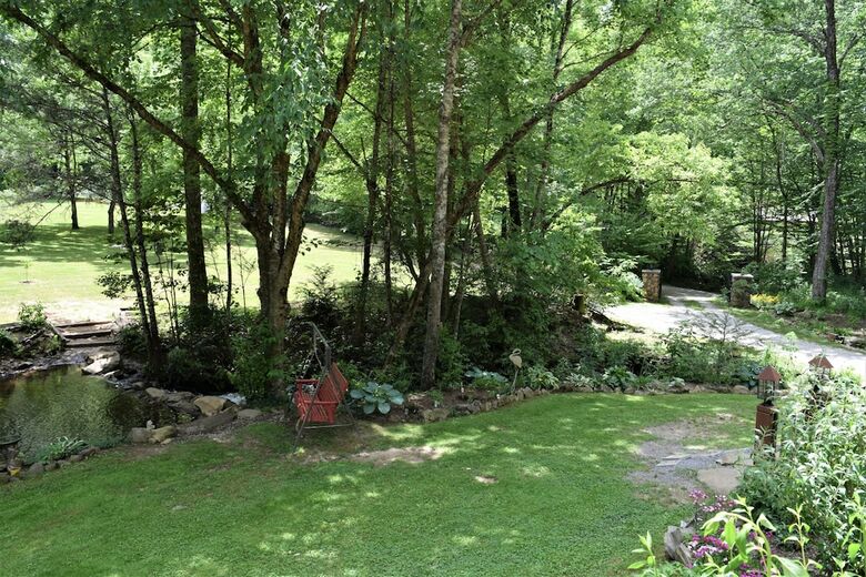 Creekside Paradise Bed And Breakfast