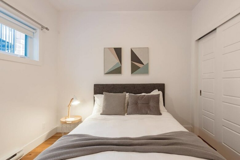 Exquisite Modern Condo In Little Italy