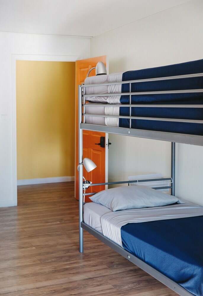 Hostal Melrose Hostel