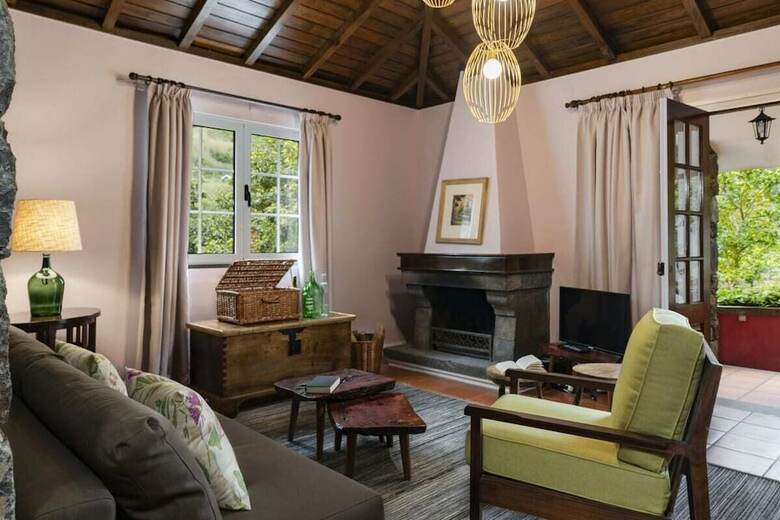 Casa Do Lan�o II By An Island Apart