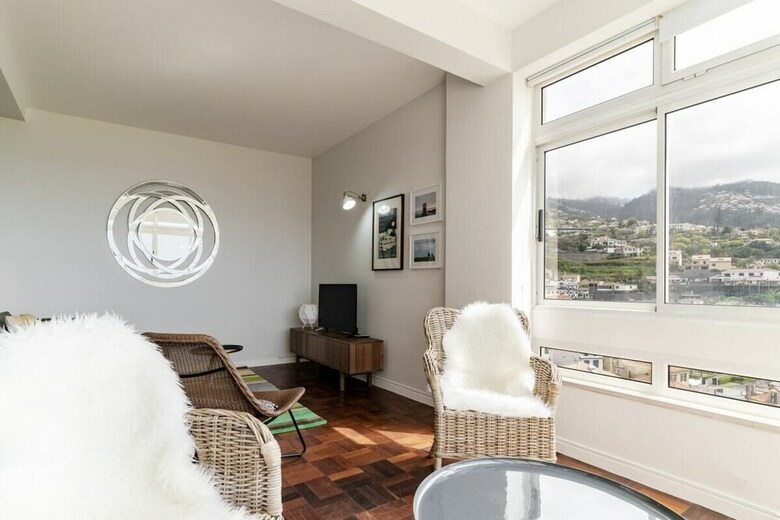 Quinta De�o I By An Island Apart