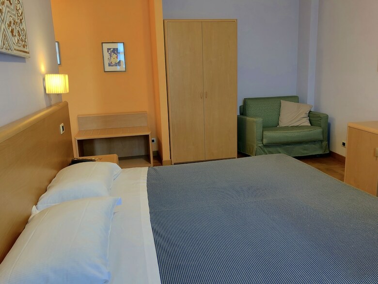 Hotel La Fert� Restaurant And Suites