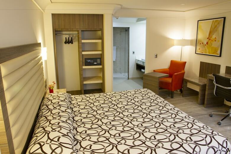 Econo Express Hotel