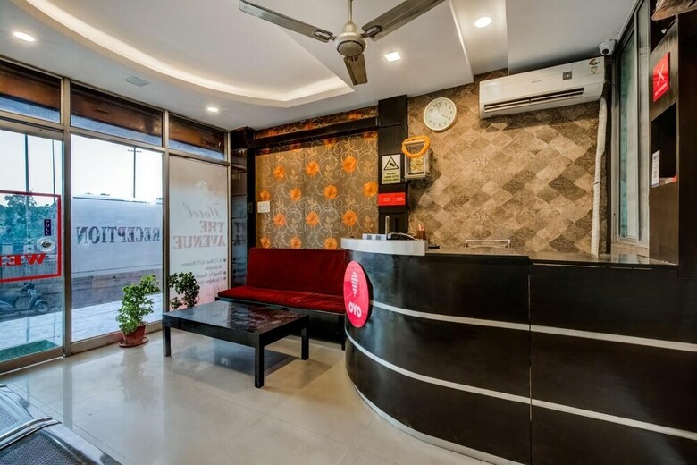 Oyo 14008 Hotel The Avenue
