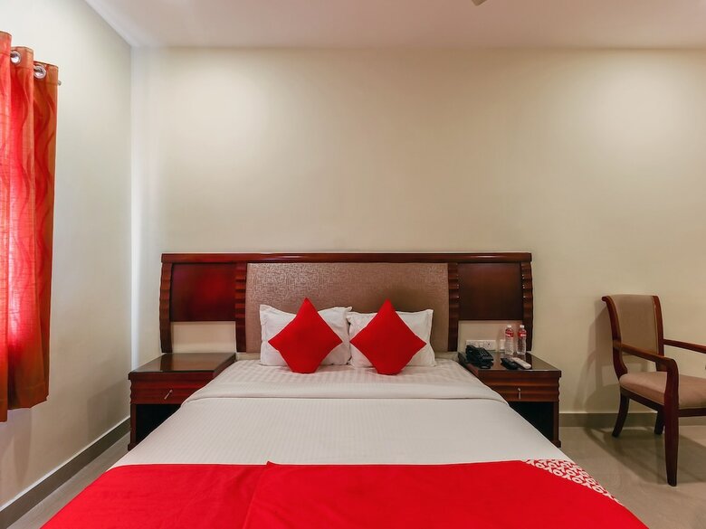 Hotel Oyo 24799 Redlas Inn