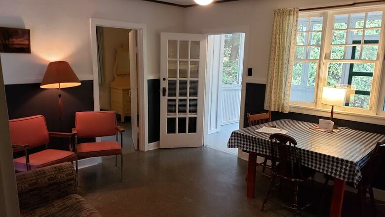 Hotel Miners Bay Lodge