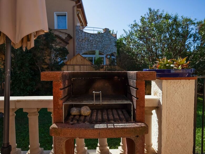 Quaint Holiday Home In Vilacolum With Swimming Pool