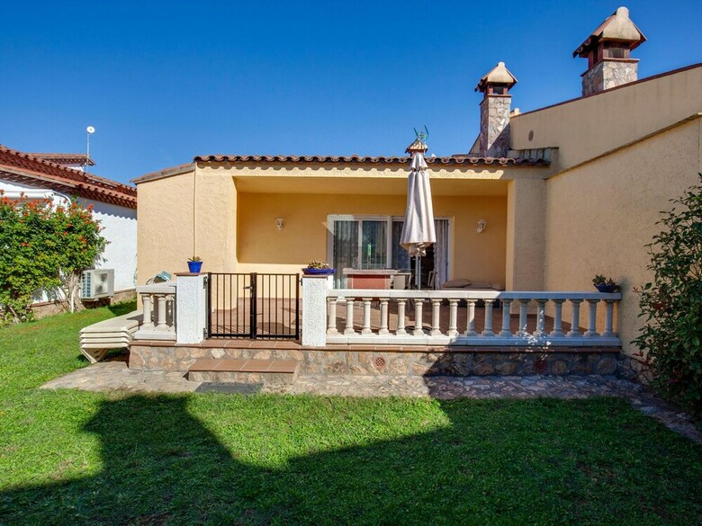 Quaint Holiday Home In Vilacolum With Swimming Pool