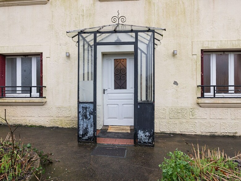 Decent Holiday Home Saint-servais With Garden