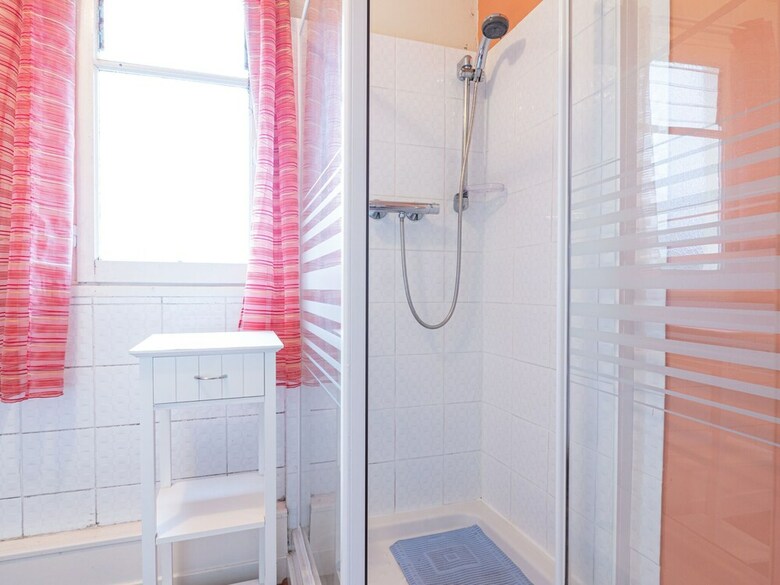 Decent Holiday Home Saint-servais With Garden