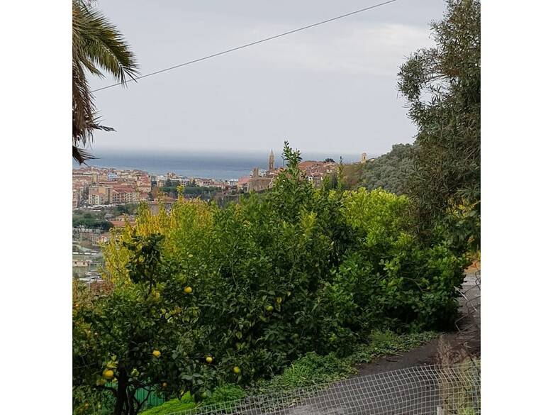 Charming Villa In Ventimiglia With Barbecue Area