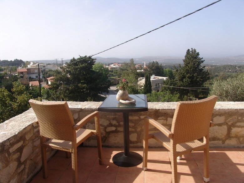 Spacious Villa In Margarites With Private Garden