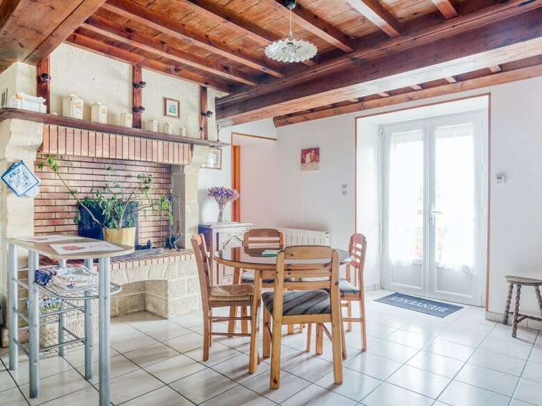Rustic Holiday Home In M�autis With Garden