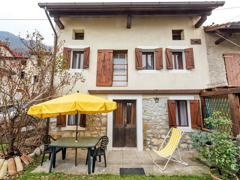 Lovely Holiday Home In Montaner With Patio