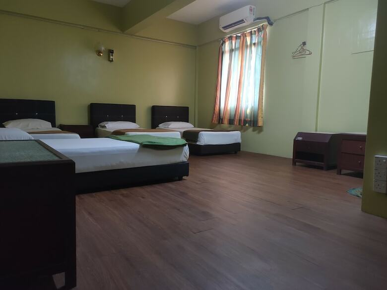 Oyo 90056 Hotel Usaha
