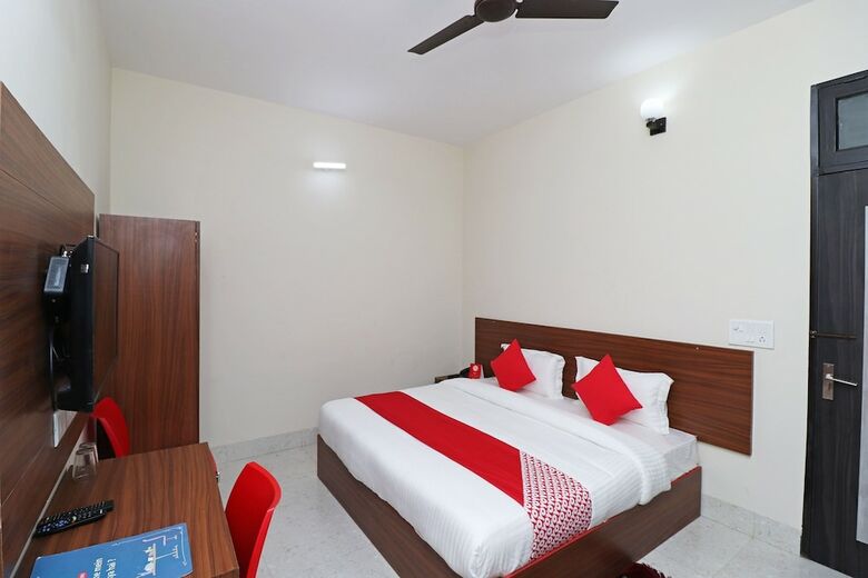 Hotel Oyo 17425 Dwarka Palace