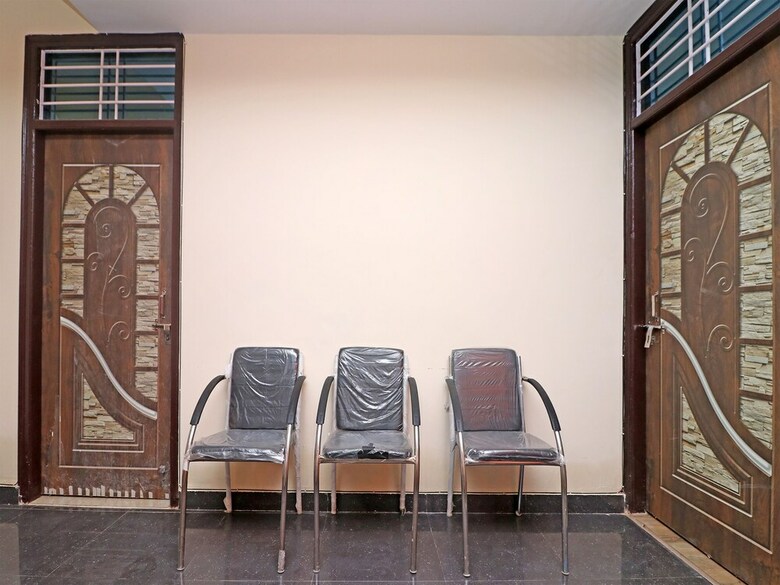 Hotel Oyo 28366 Ram & Sons Residency