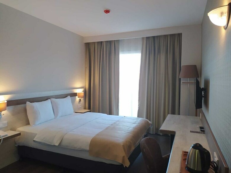 Kanyonvadi Hotel