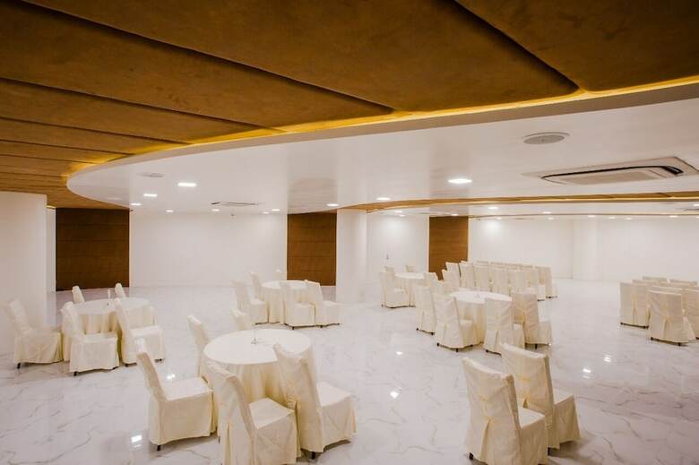 Hotel Bravia Pancheel - By Satguru