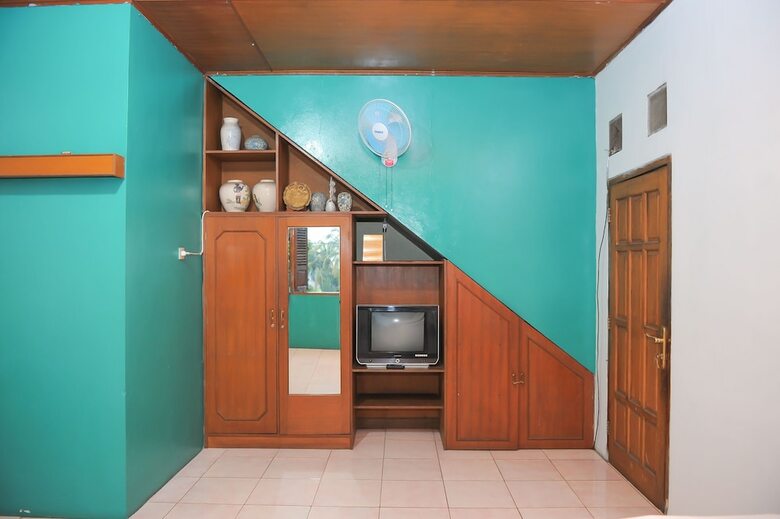 Hostal Spot On 2584 Hotel Karya Nunggal Asri