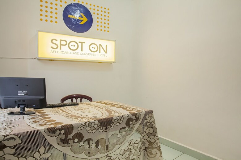 Hostal Spot On 2824 Hotel Permata