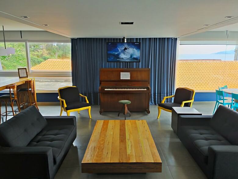 Cris Hotel