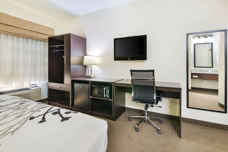 Hotel Sleep Inn Near The Avenue