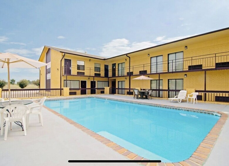 Motel Executive Inn & Suites